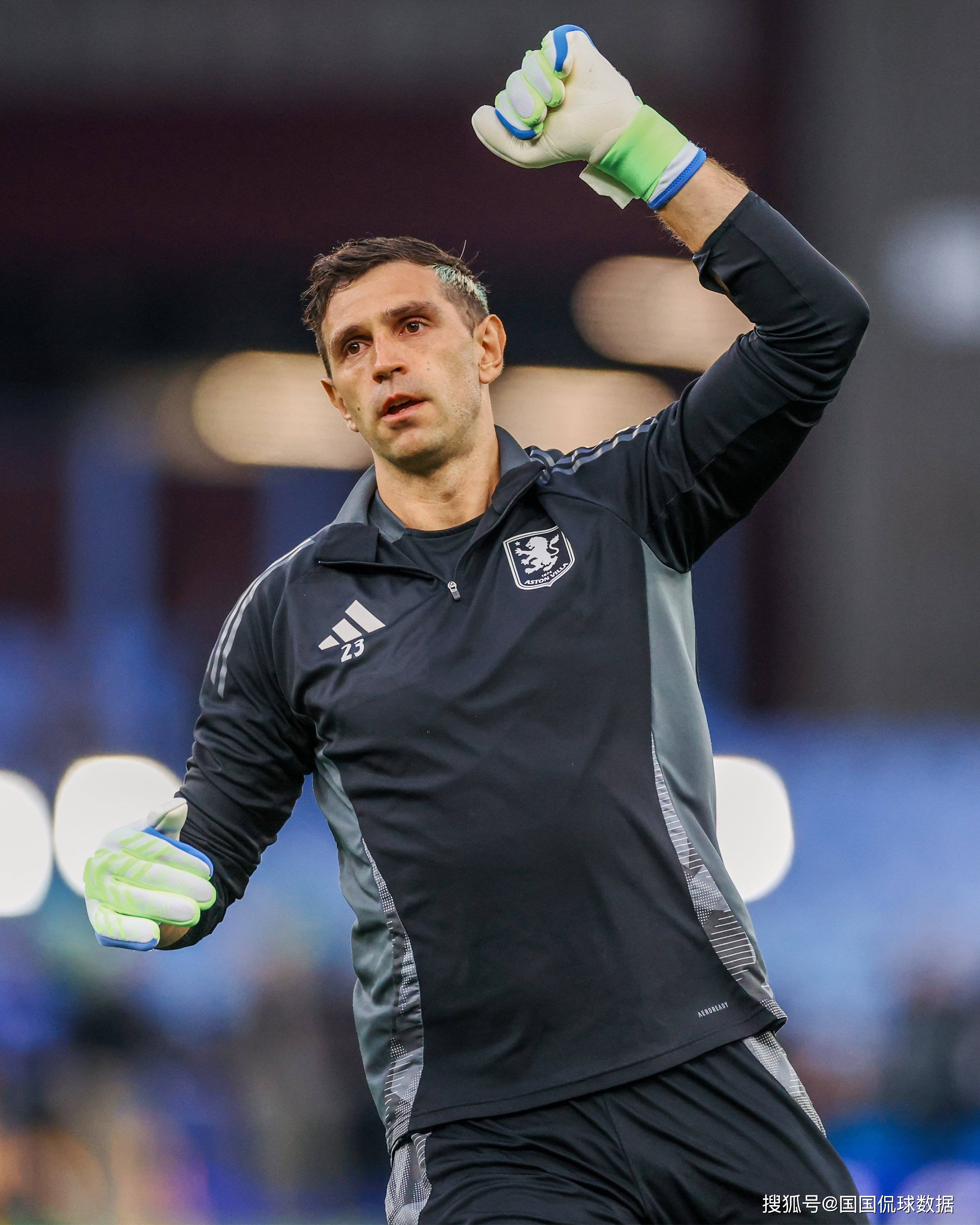 jiuyou-包含加时末段阿斯顿维拉备战欧冠，篮板制胜细节曝光，话题不断，资深球员宣示担当的词条