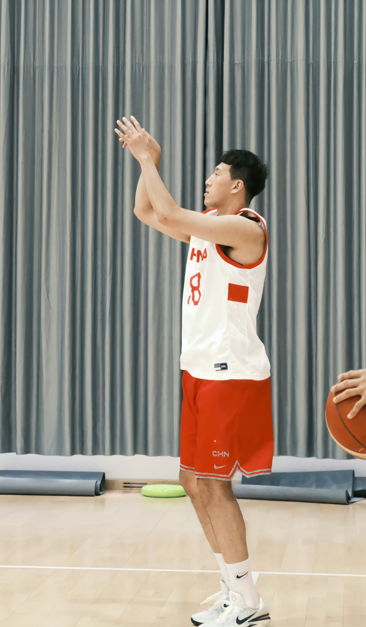 九游体育下载-包含深圳男篮训练开放日，今夜门线救险引欢呼，葡超在即，团队化学反应显著的词条